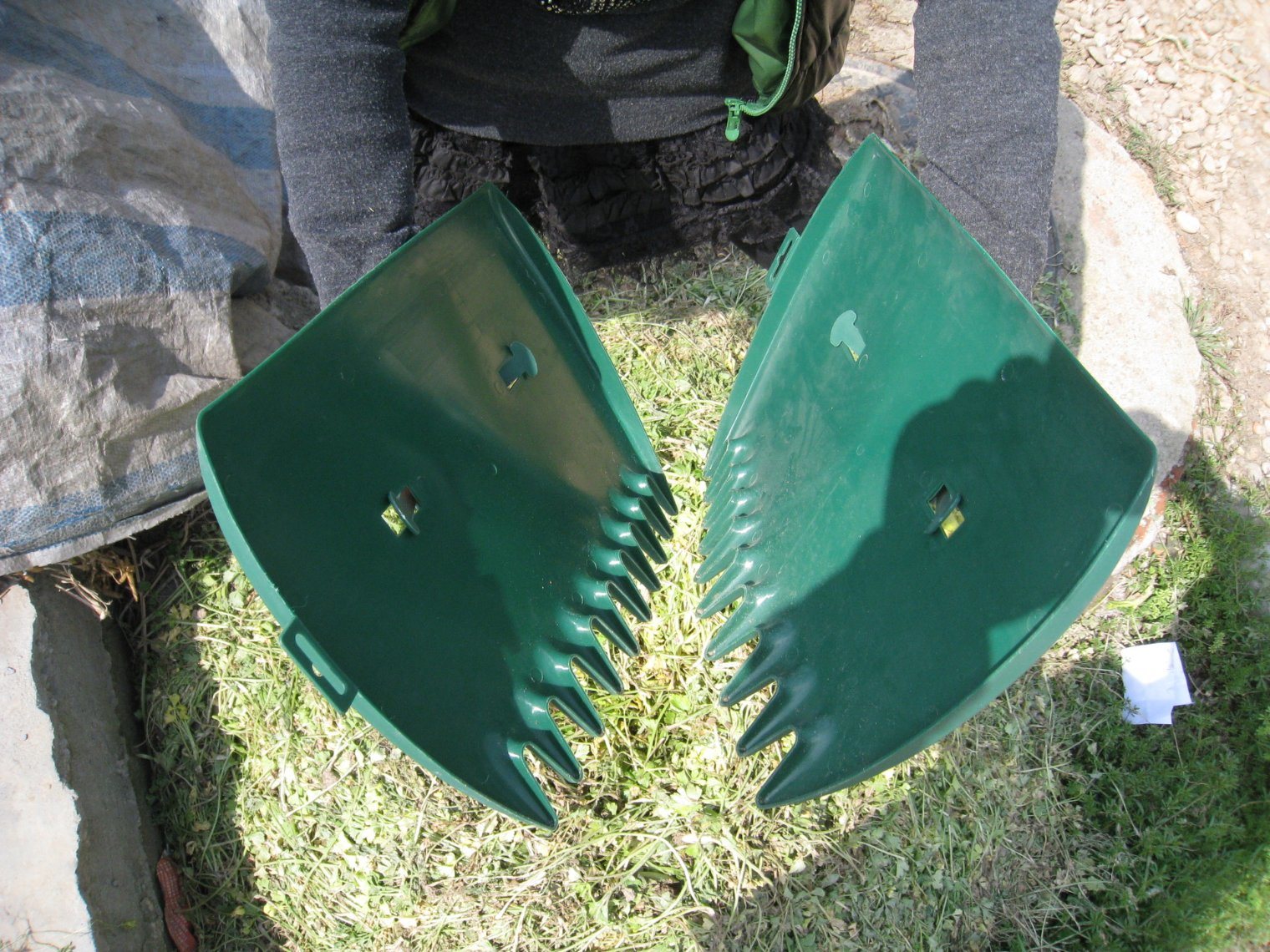 Garden Leaf Scooper Lawn Leaf Waster Grass Yard Collector Cleanctor Tool (ESG18414)