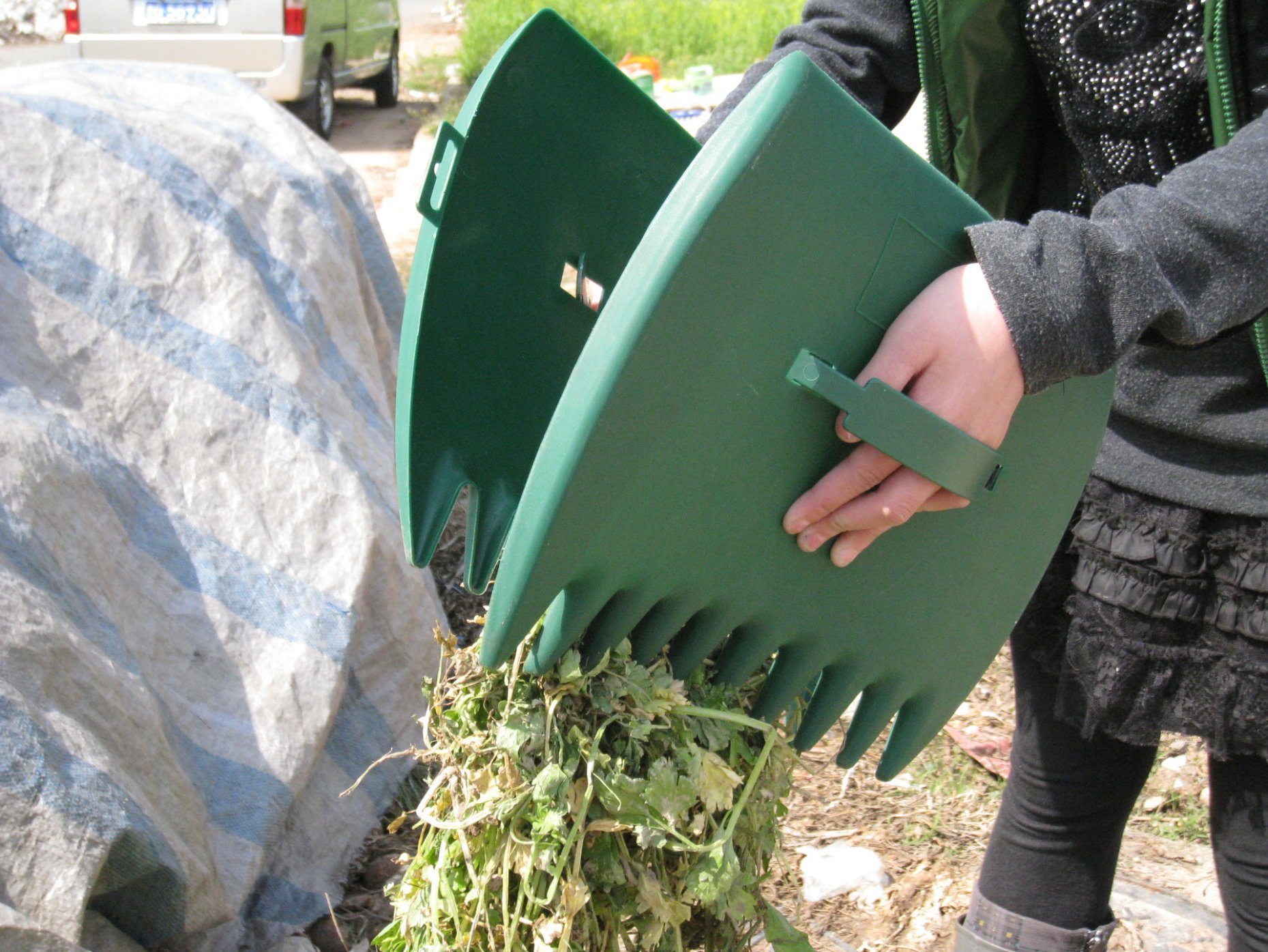 Garden Leaf Scooper Lawn Leaf Waster Grass Yard Collector Cleanctor Tool (ESG18414)